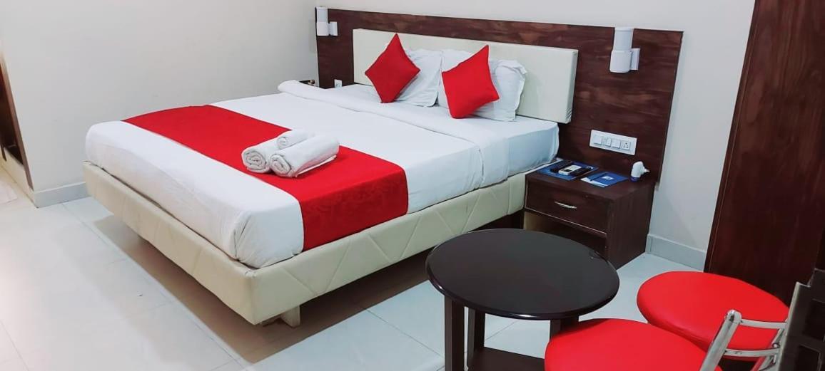 Bensen Hotel Пури Екстериор снимка
